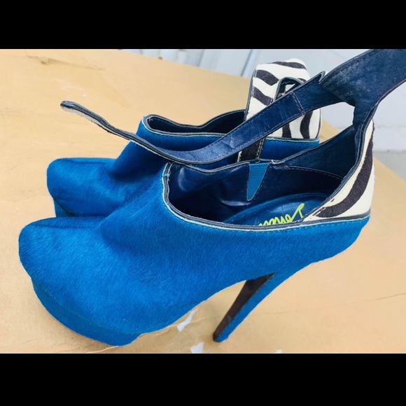 London Trash Wynne Wicked Teal Blue Zebra 6.75" High Heel Platform Shoes - US 9 - Picture 2 of 7